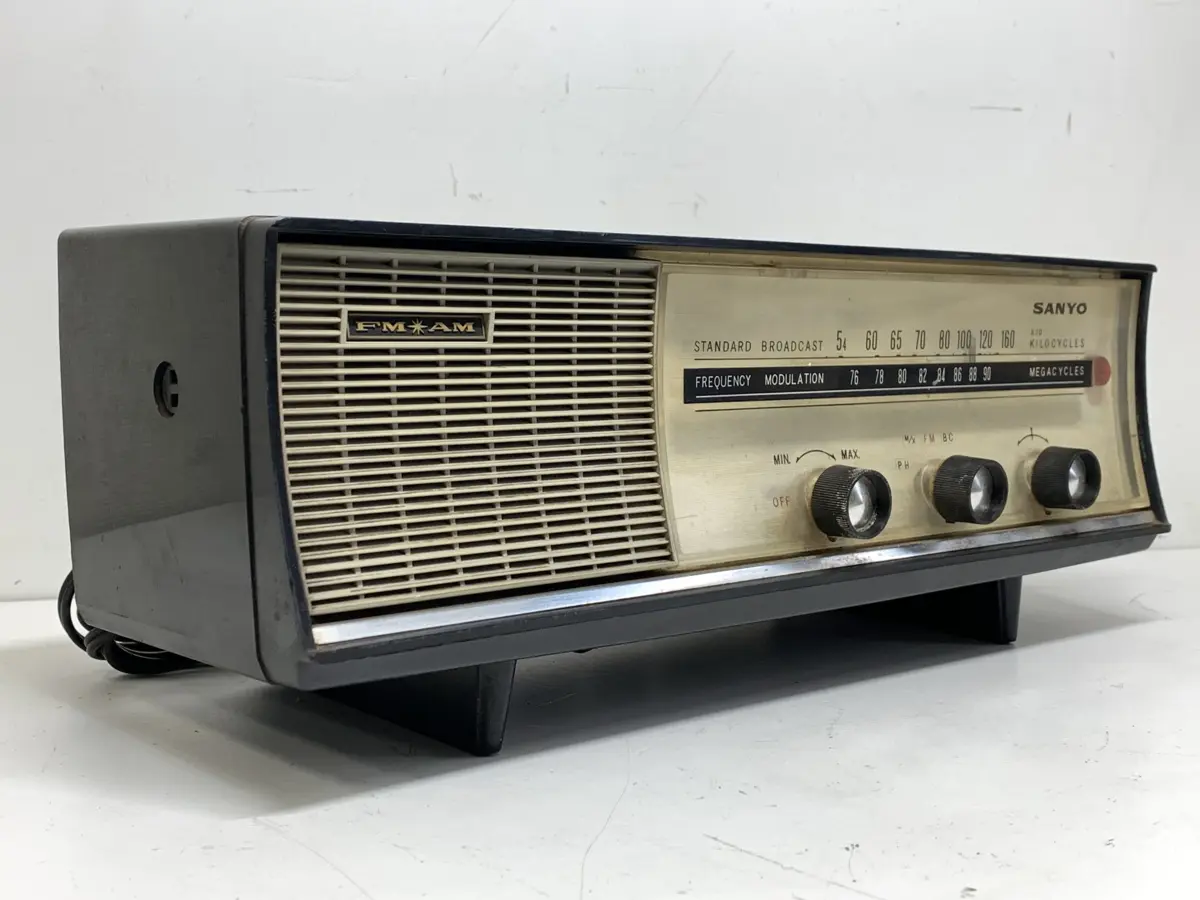 コロムビアcolombia、真空管ラジオ、型式不明、1950年代？、希少、作動