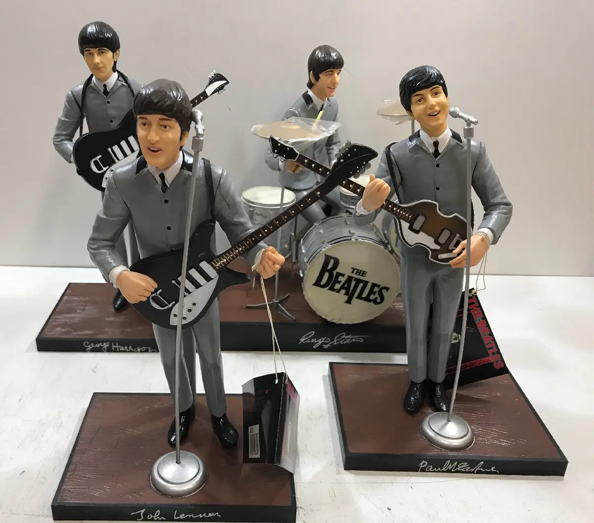 ブランド品専門の 未使用品☆The Beatles ビートルズ ミニチュア