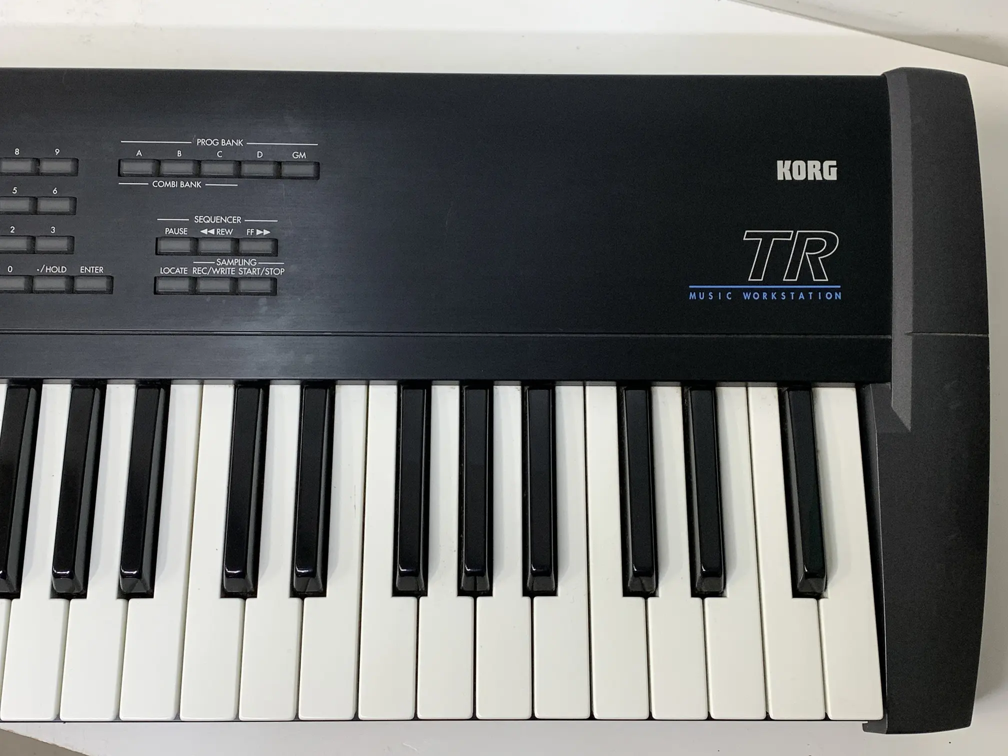 KORG TR76 MUSIC WORKSTATION 76鍵キーボード シンセサイザー | 出張