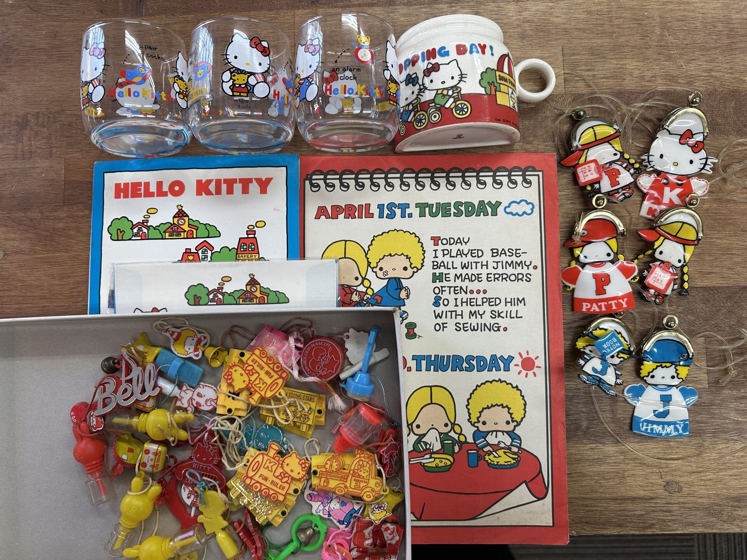 【出張買取】古いサンリオグッズ キティ パティ＆ジミー（キーホルダ、チ…